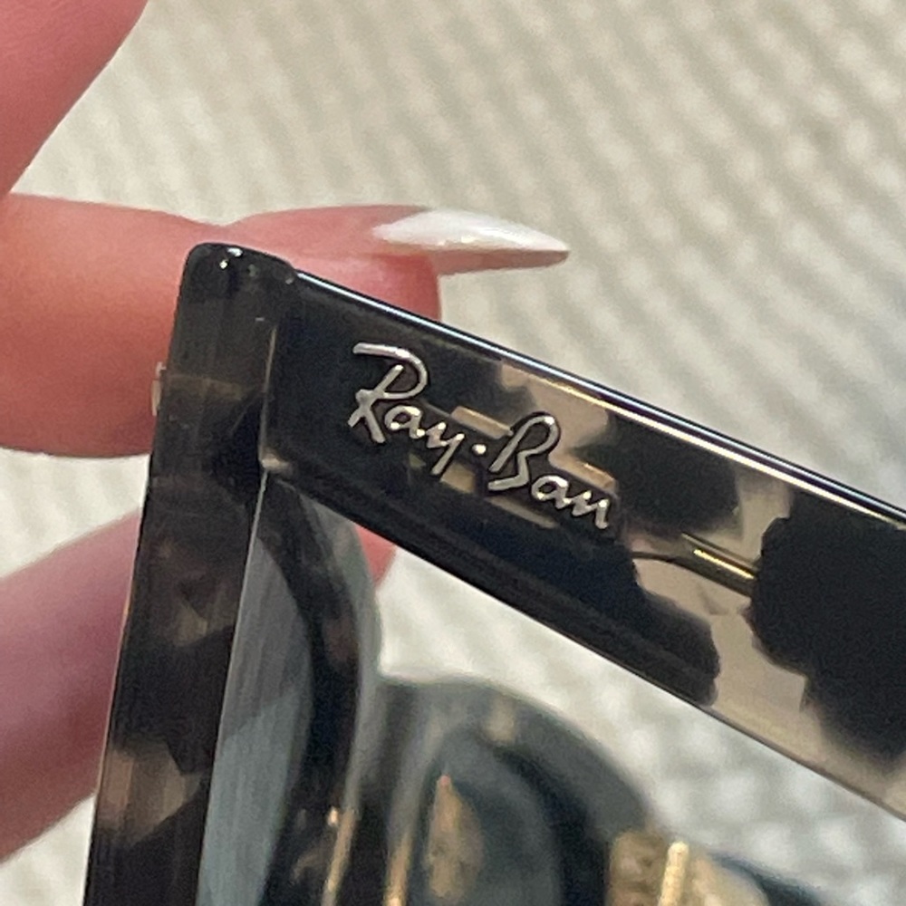 Ray Bans! Cute tortoise shell sunglasses! Great condition, super cute! Women!